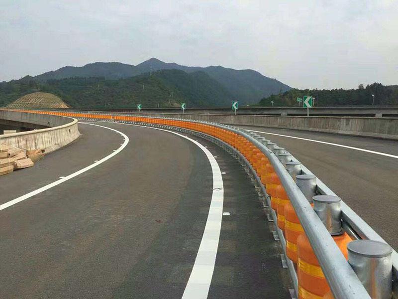 公路圍欄